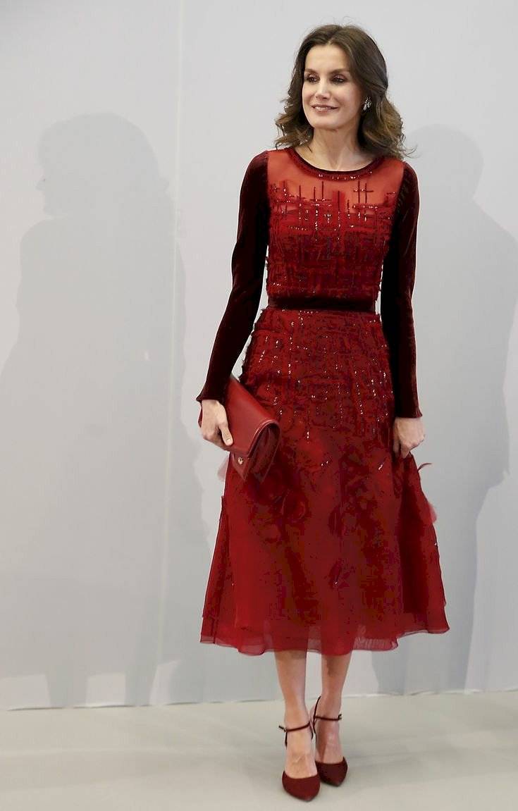 Te sorprenderá conocer cuál es el vestido más costoso del armario de la reina Letizia firmado por Carolina Herrera