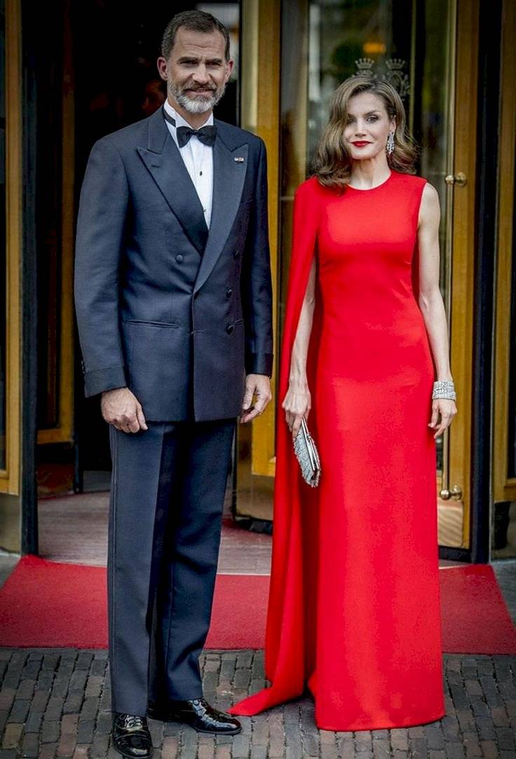 Te sorprenderá conocer cuál es el vestido más costoso del armario de la reina Letizia firmado por Carolina Herrera