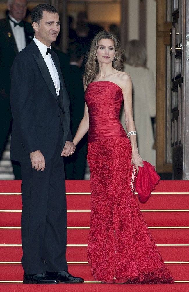 Te sorprenderá conocer cuál es el vestido más costoso del armario de la reina Letizia firmado por Carolina Herrera