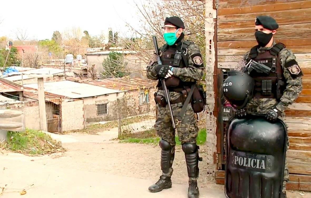 Autoridades argentinas aíslan barrio pobre tras detectar aumento de casos de Covid-19