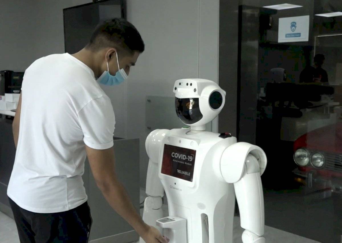 Crean una flota de robots para combatir el brote de Covid-19 en Dubái