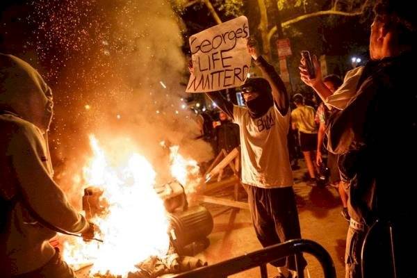 Policía de Estados Unidos mata a tiros a hombre durante protestas por muerte de George Floyd