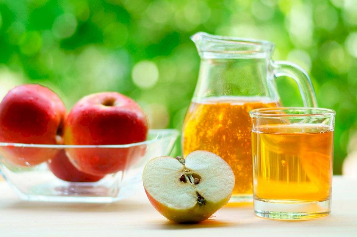 Un jugo de manzana, papaya y limón te ayudará a combatir el colon irritable
