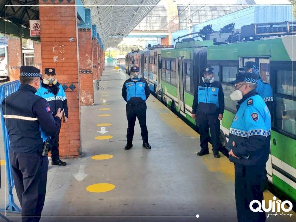 Paradas listas para semáforo amarillo en Quito desde el 3 de junio