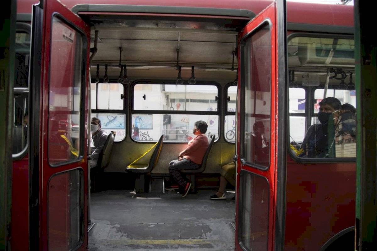 Así fue el primer día en Quito con el semáforo en amarillo