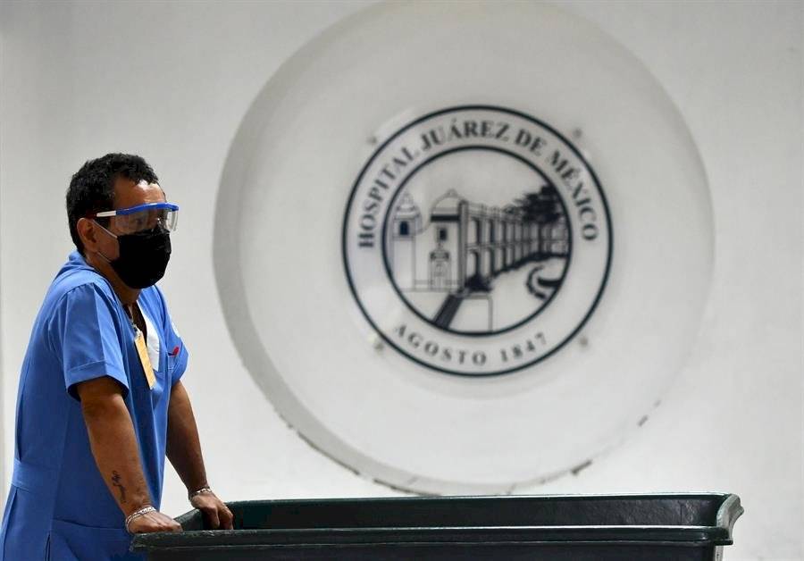 Los héroes invisibles al frente de la batalla contra el coronavirus en México