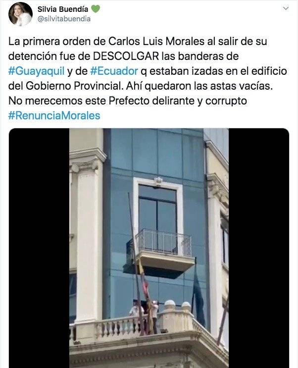Polémica porque quitaron las banderas de la Prefectura del Guayas