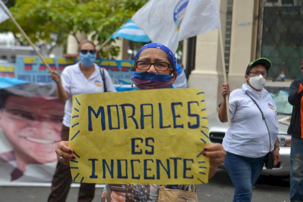 Simpatizantes del Carlos Luis Morales realizan plantón para respaldarlo