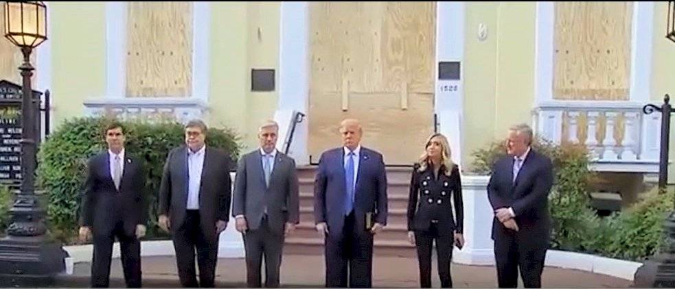 Trump y asesores