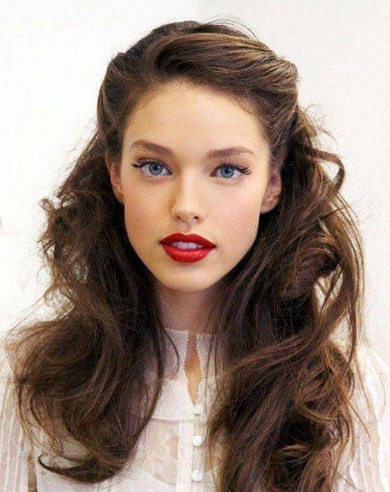 Peinados con cabello suelto para perfilar el rostro Peinados con cabello suelto para perfilar el rostro