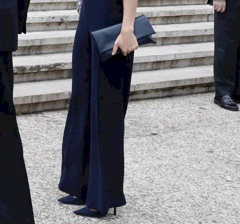 Letizia brilla en el verano: Este es el pantalón preferido por las royals para estilizar la figura