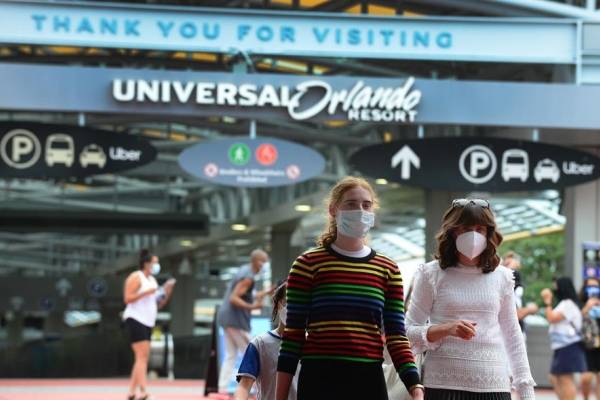 La diversión vuelve a Florida, aunque los casos de COVID-19 siguen aumentando