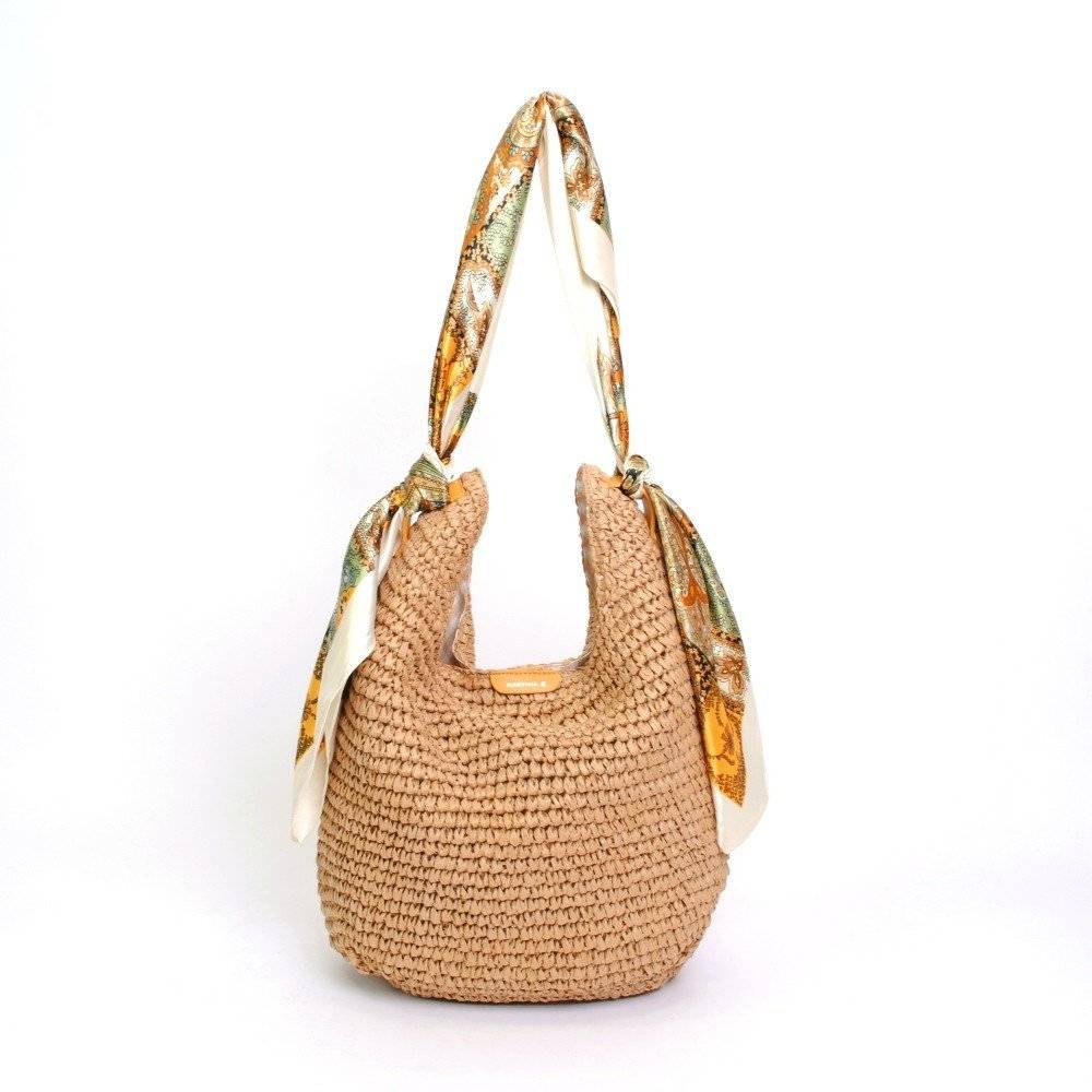 Los bolsos de paja lucen perfectos