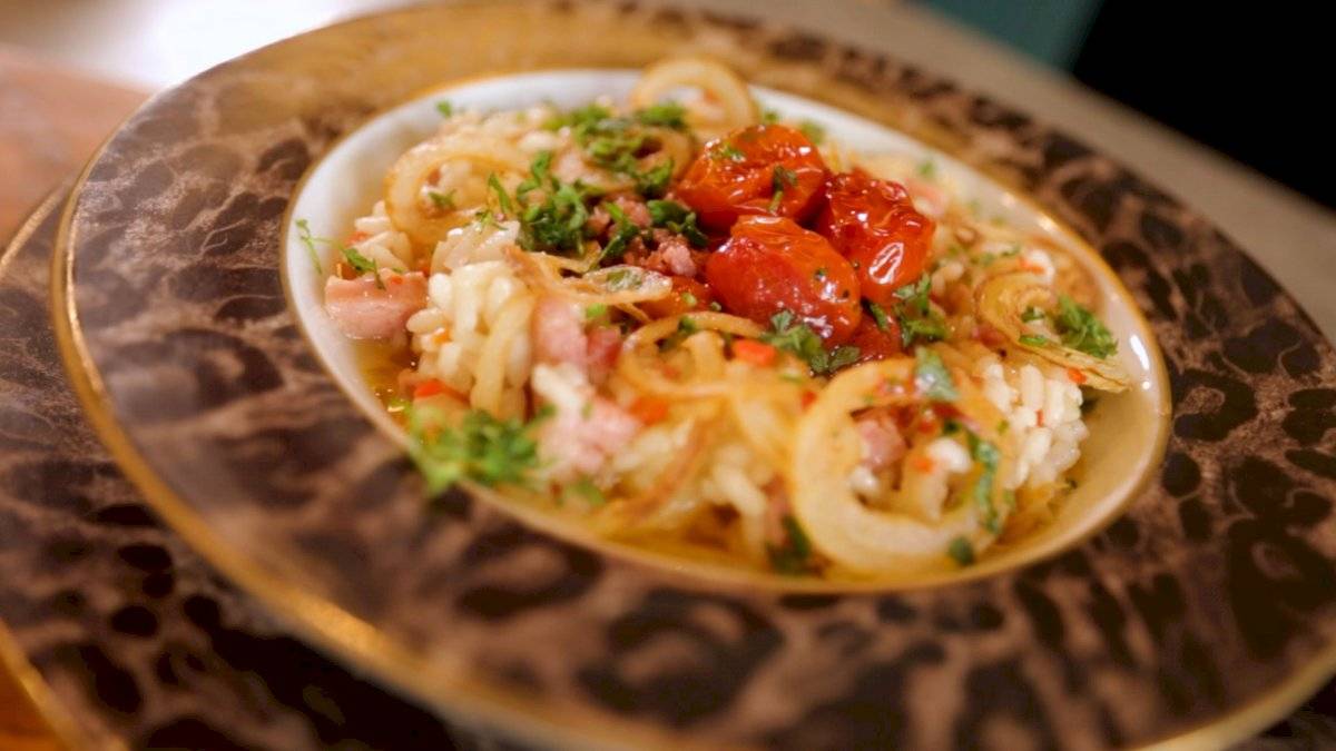 risoto de linguiça e cebolas