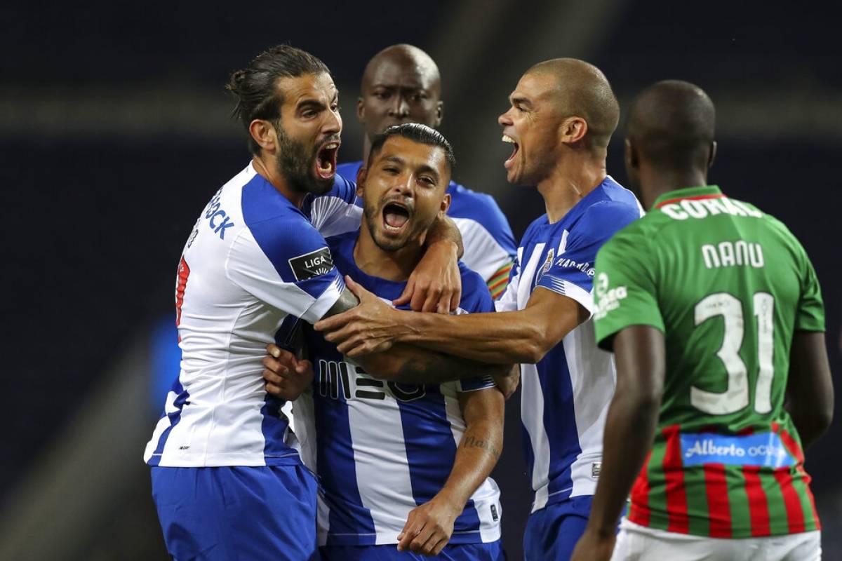 Tecatito Corona marca gol con el Porto ante el Marítimo | Publimetro México