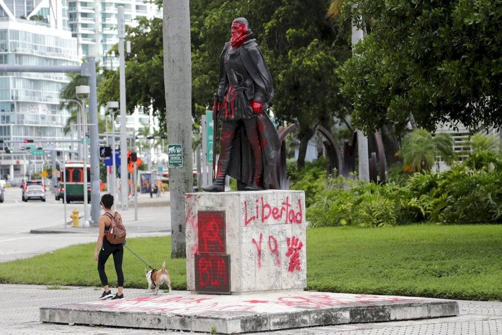 Estatua ataque