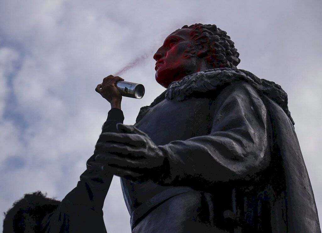 Estatua ataque