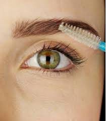 El gel transparente es ideal para un maquilla rápido