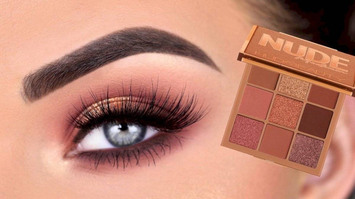 Elige dos tonos de sombras lo más naturales posibles