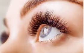 Las pestañas rizadas son un toque muy importante en todo maquillaje por muy rápido que sea