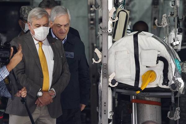 Correos Minsal: Defensas de Piñera y Mañalich acusan "persecución ideologizada" y falta de "objetividad"