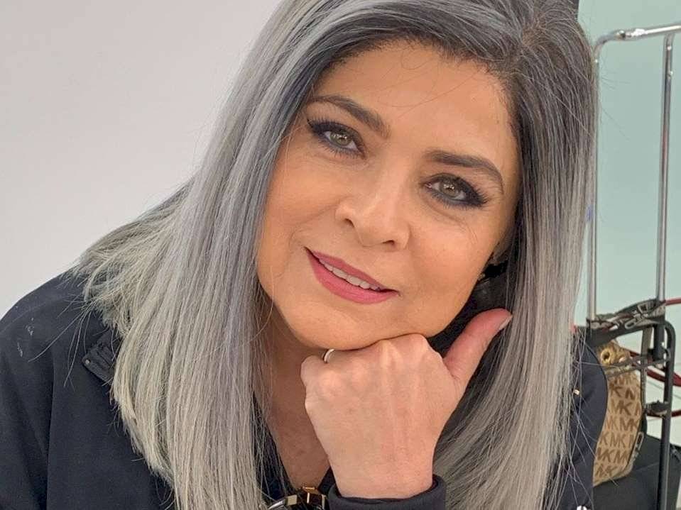 El cabello canoso es tendencia y te enseñamos cómo lucirlo espectacular