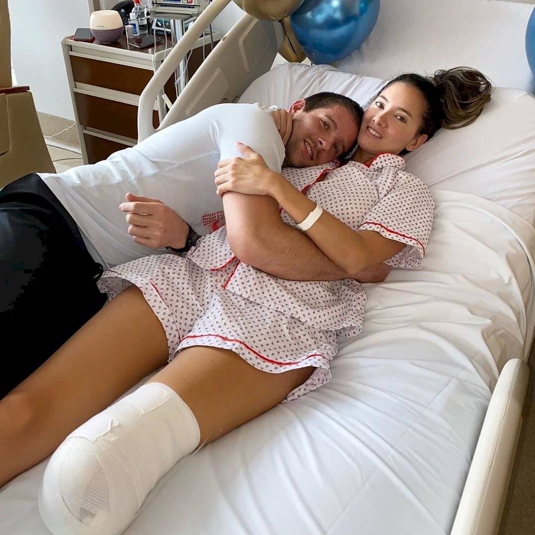 Daniella Álvarez y su hermano
