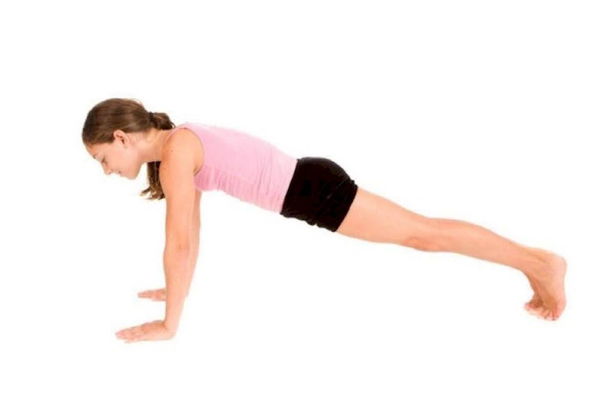 La tabla es una de las mejores posturas del yoga para lograr un vientre plano