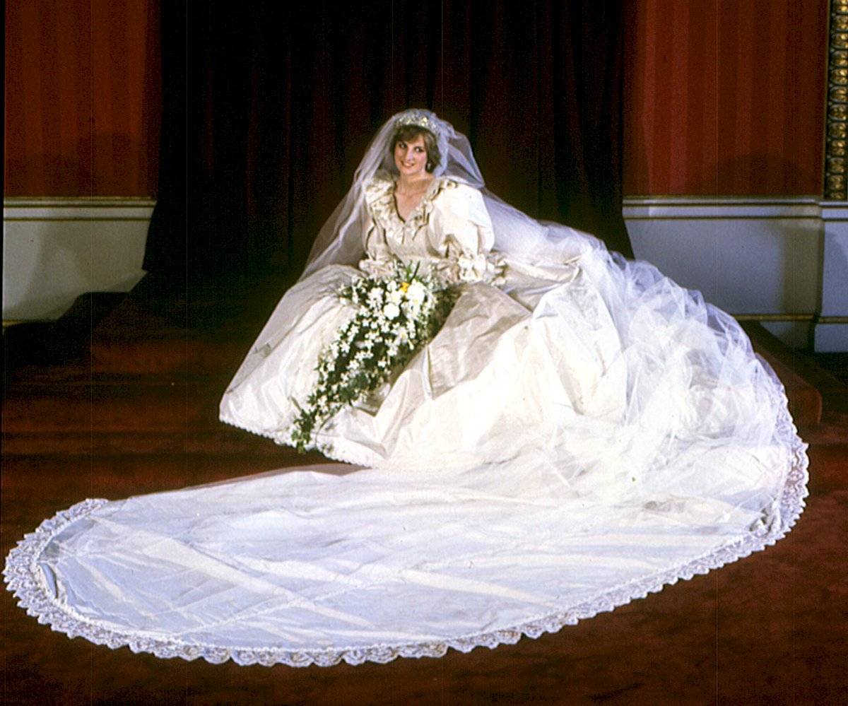 El vestido de Diana de Gales tenía una aplicación de más de 10 mil madreperlas