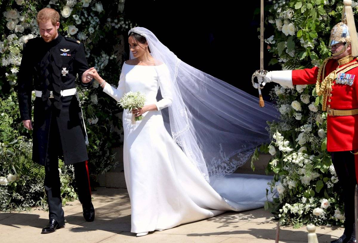 Meghan Markle ha llevado uno de los vestidos más sencillos de la realeza. Sin embargo, lo acompañó con una tiara de diamantes