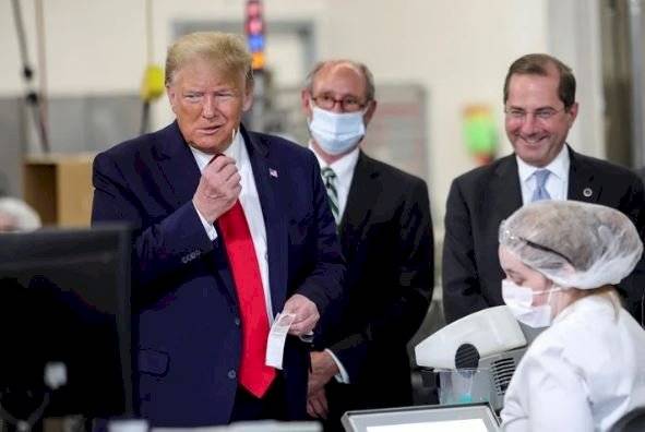 Trump sin mascarilla contra el COVID-19