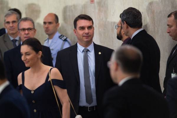 Flavio Bolsonaro da positivo por coronavirus: hijo del presidente está aislado desde el lunes