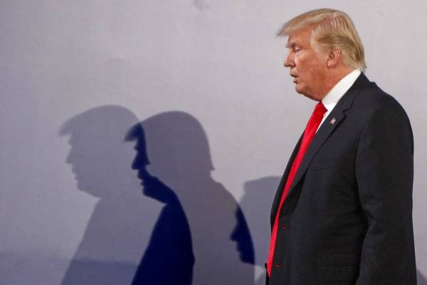 Aseguran que miembros del gabinete de Trump estudian destituirlo de la presidencia