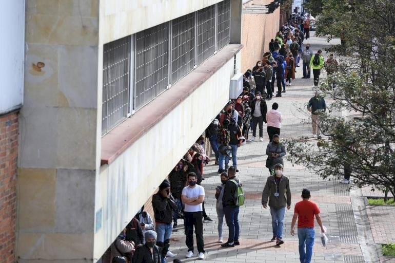 Día sin IVA: miles de colombianos no respetaron el distanciamiento