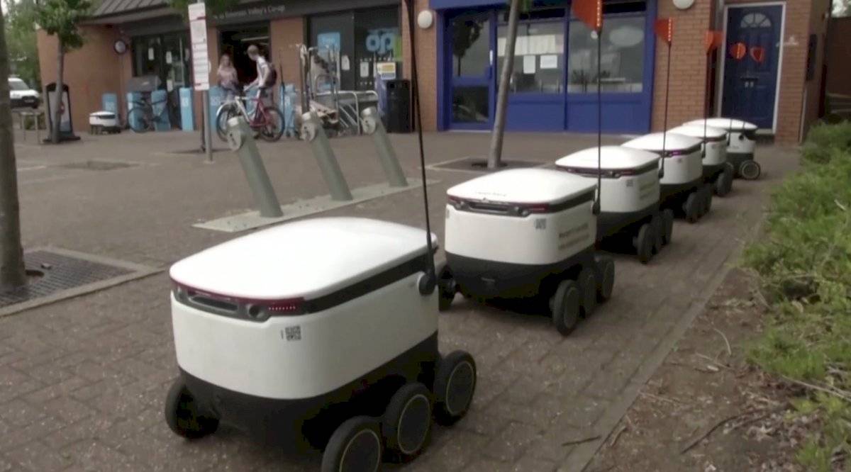 Robots mensajeros aumentan con compradores aislados