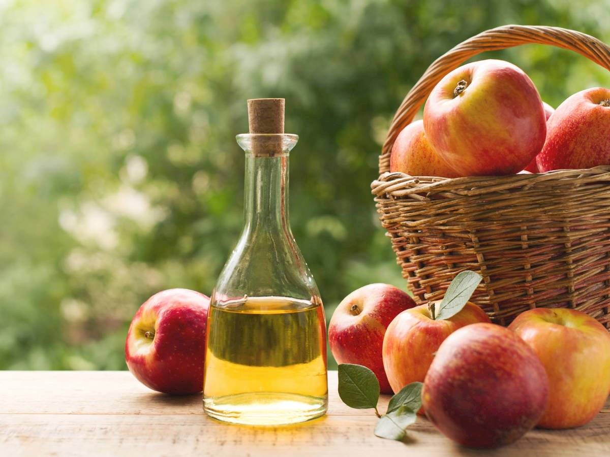 Los masajes con vinagre de manzana son perfectos para combatir la celulitis
