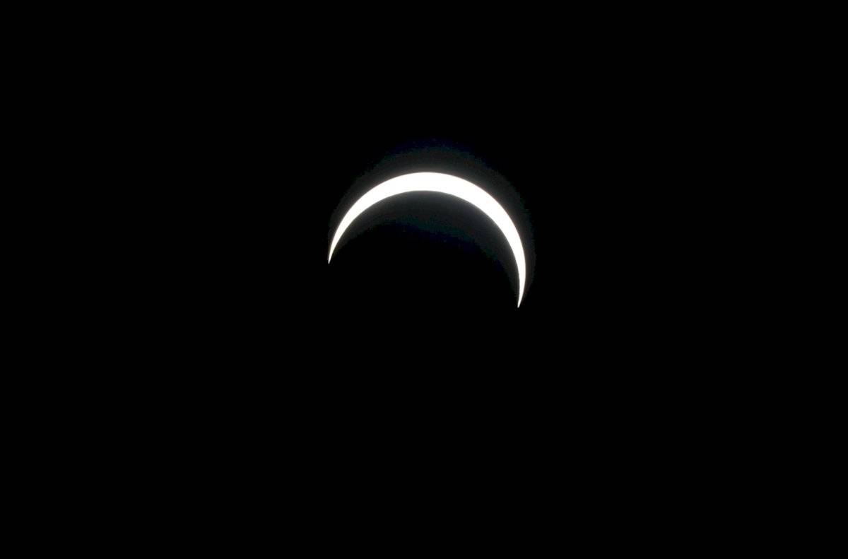 Vista del eclipse solar en Yemen