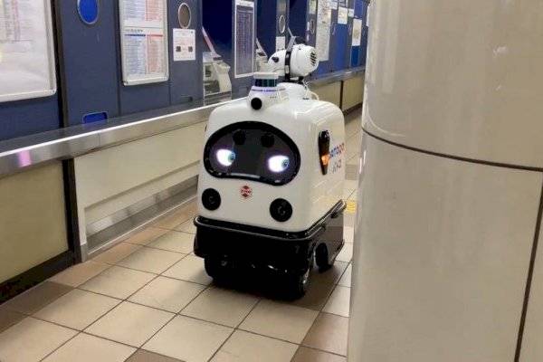 Tokio prueba un robot de desinfección para combatir la propagación del covid