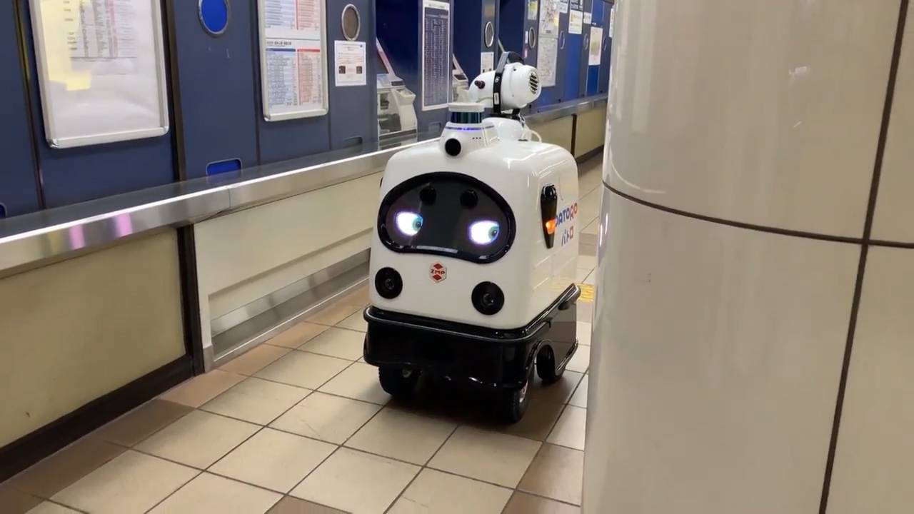 Tokio prueba un robot de desinfección para combatir la propagación del covid