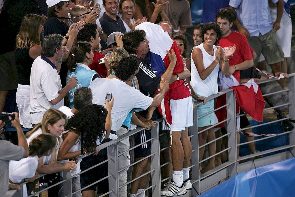 El festejo de Massú con Rodríguez tras lograr el oro en singles en Atenas 2004 / Foto: Getty Images