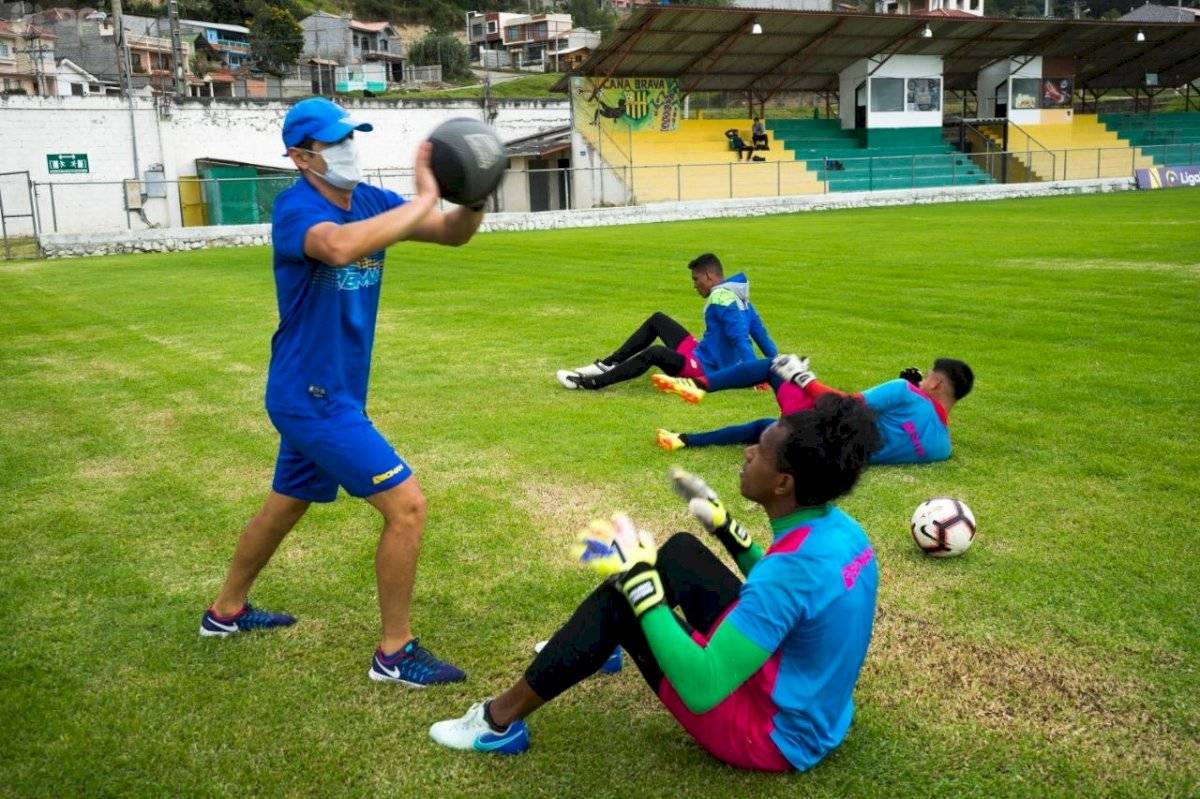 Trabajos de entrenamiento en el Gualaceo, serie B