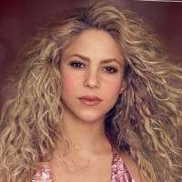 Shakira impresiona con mini vestido negro de efecto mojado y flecos que derritió a los fans