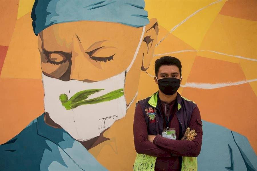 Muralista guatemalteco le rinde un homenaje a los héroes que luchan contra la pandemia