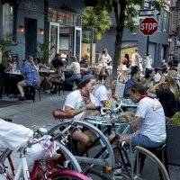 Nueva York levanta mayoría de las restricciones por COVID-19