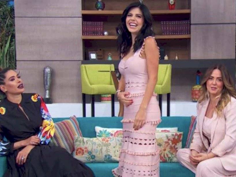 África Zavala presumió por primera vez su pancita en el programa "Hoy".