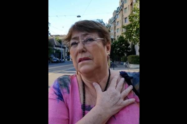 Funada en plena calle: Bachelet vivió momento de alta tensión al ser increpada por la situación de los presos mapuche
