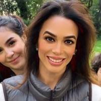 Biby Gaytán impresiona con sus tonificadas piernas en short de mezclilla y top púrpura