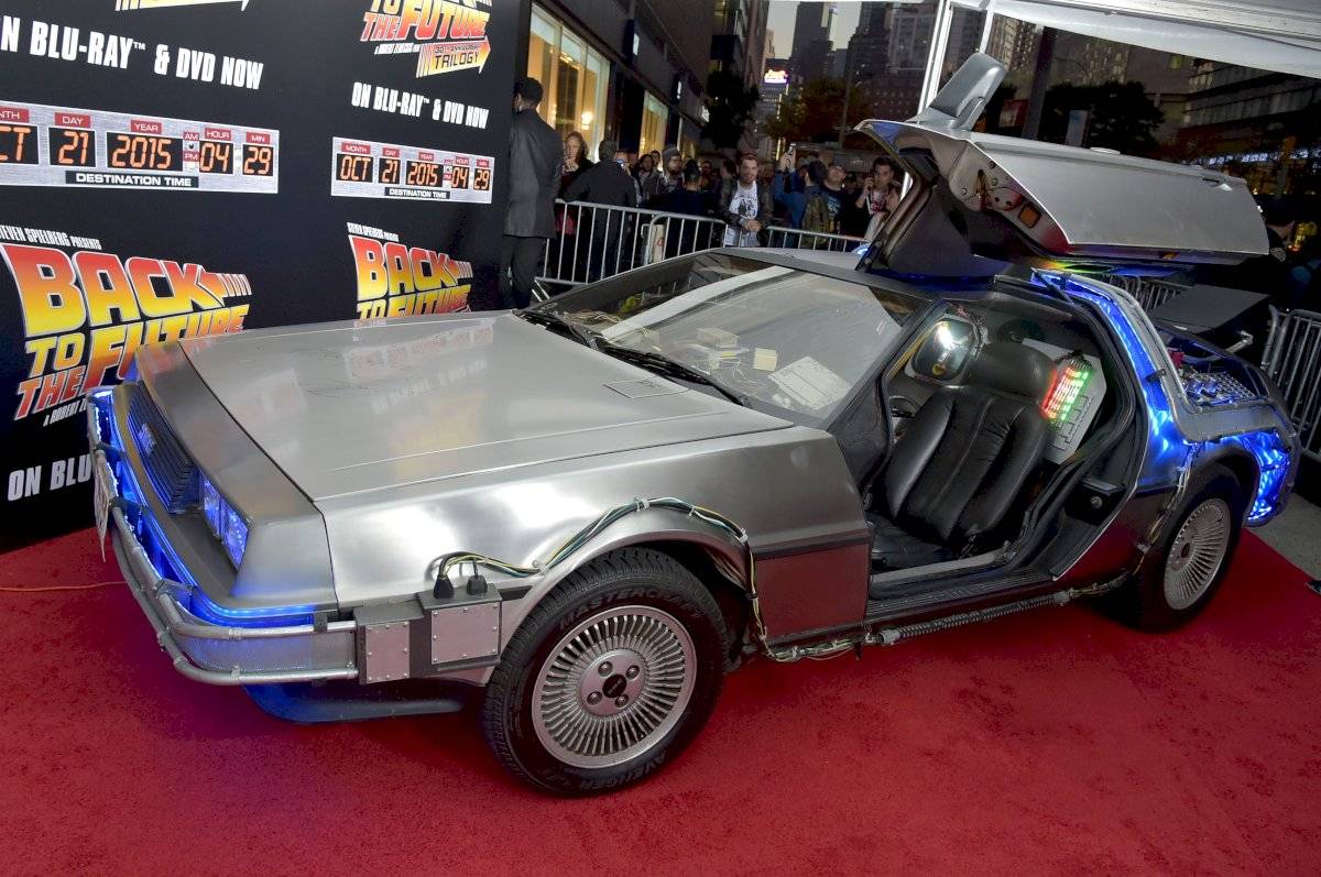 DeLorean DMC-12
