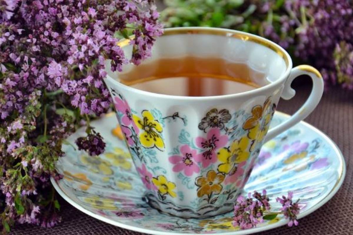 Infusión relajante de manzanilla y lavanda para dormir mejor y