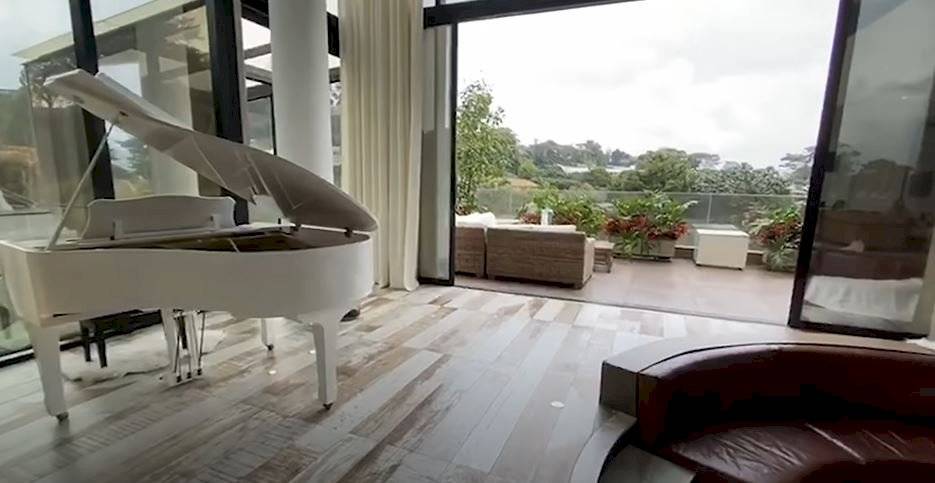 Maluma presume su lujosa mansión en video | Nueva Mujer